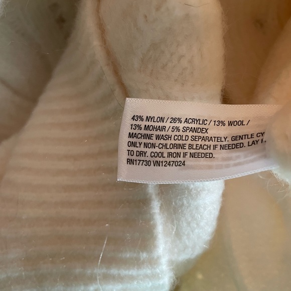 Chic Ivory Cable Knit Cardigan - Picture 4 of 4